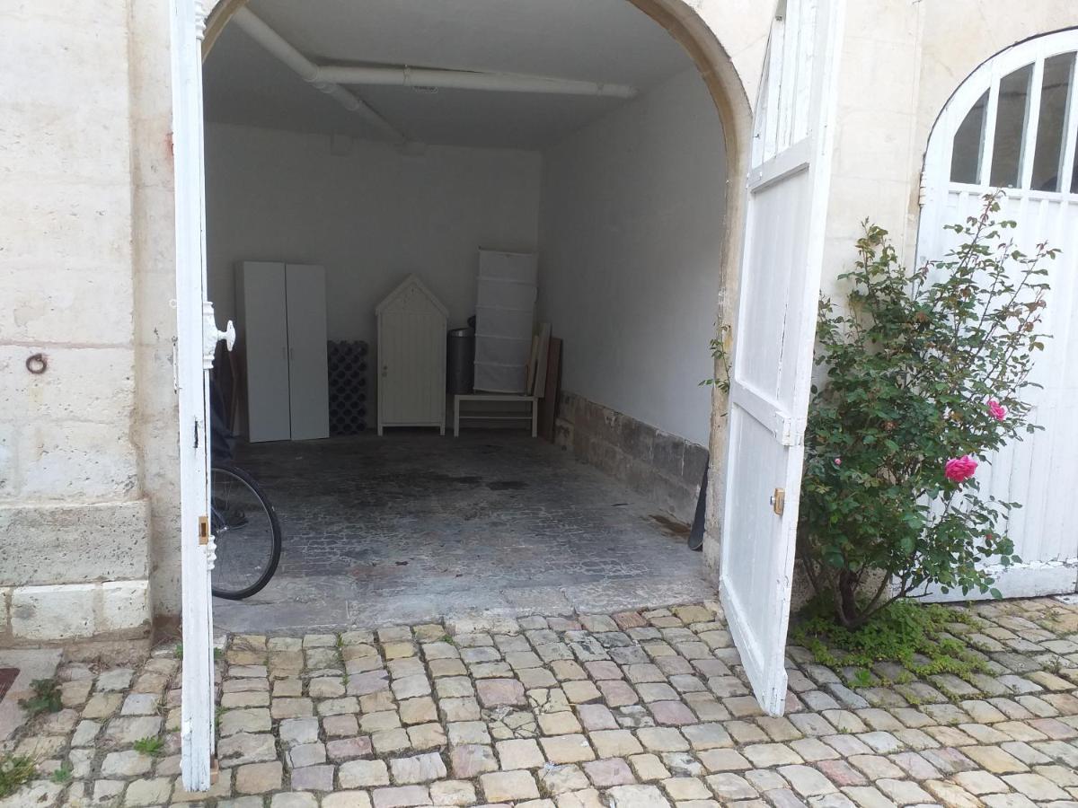 A La Grosse Armee - Dans Hotel Particulier, Hypercentre Avec Garage, Au Calme Бурж Экстерьер фото