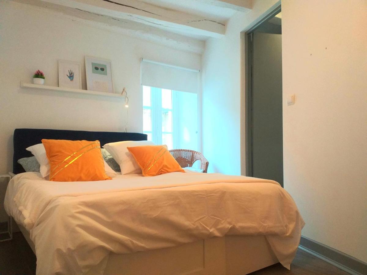 A La Grosse Armee - Dans Hotel Particulier, Hypercentre Avec Garage, Au Calme Бурж Экстерьер фото